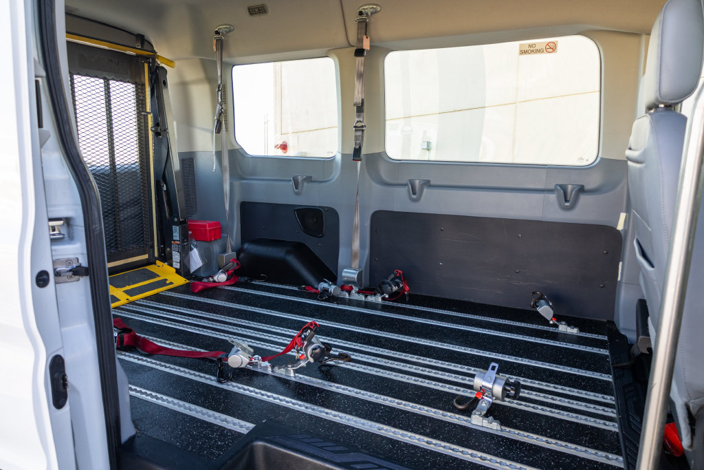Used 2018 Ford Transit 150 XL RWD image 21
