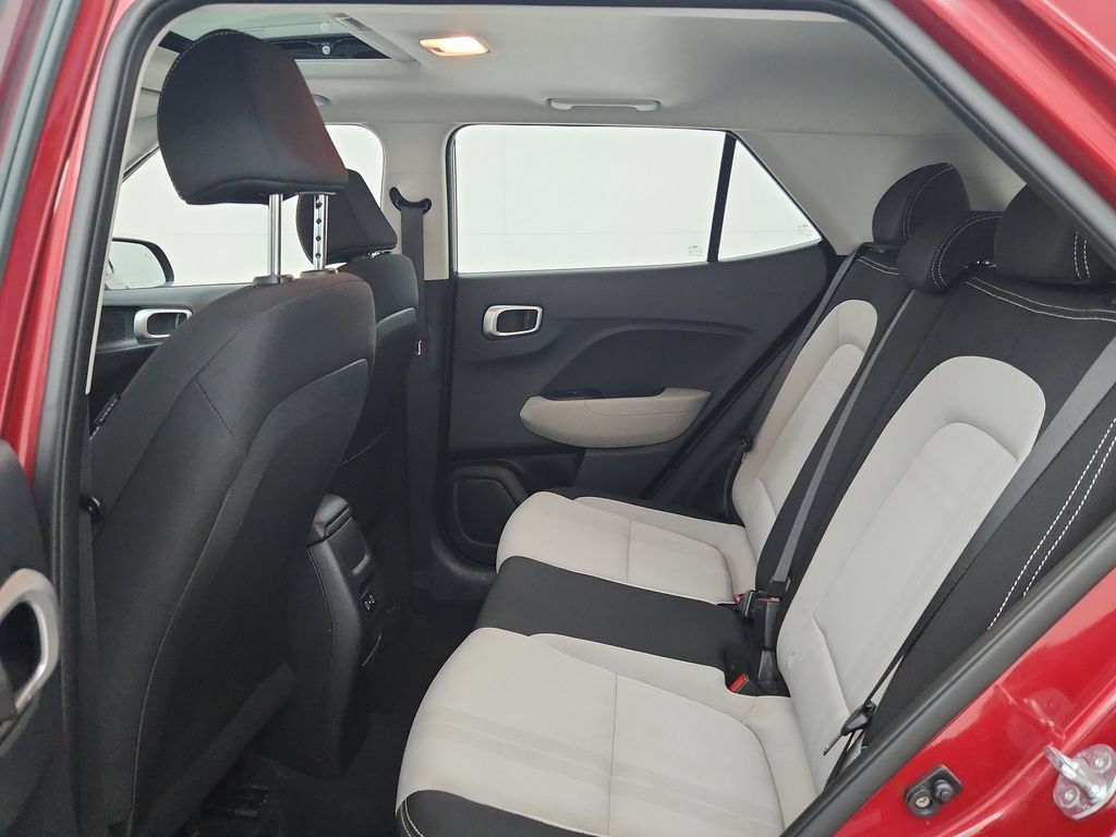 Used 2025 Hyundai Venue SEL FWD image 33