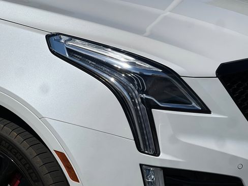 Used 2022 Cadillac XT5 Sportv w/ LPO, ONYX Package image 47