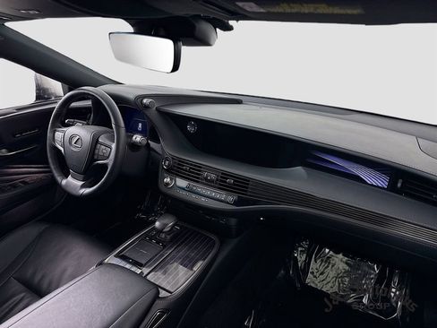 Used 2019 Lexus LS 500 w/ Accessory Package (Z2) image 30