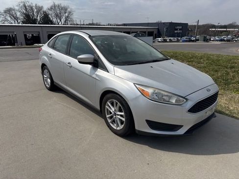 Used 2018 Ford Focus SE image 4