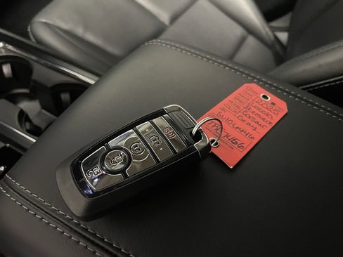 Used 2025 Lincoln Corsair AWD w/ Equipment Group 101A image 16