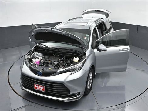 Used 2025 Toyota Sienna XLE FWD image 48