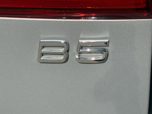 Certified 2023 Volvo XC60 B5 Plus w/ Climate Package image 8