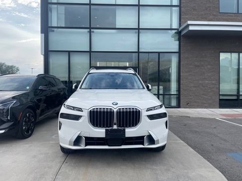 Used 2025 BMW X7 xDrive40i AWD/4WD image 2