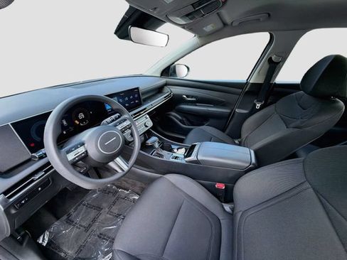 Certified 2025 Hyundai Tucson SE FWD image 19