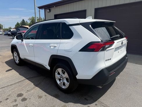 Used 2021 Toyota RAV4 LE AWD/4WD image 3
