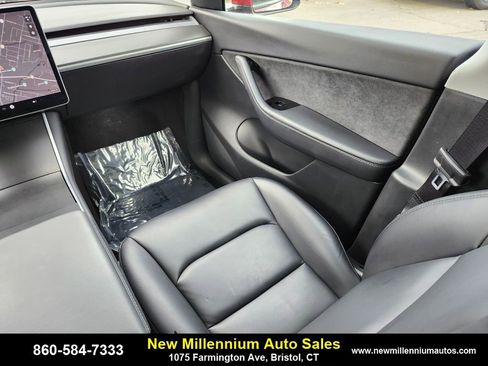 Used 2020 Tesla Model Y Long Range image 15