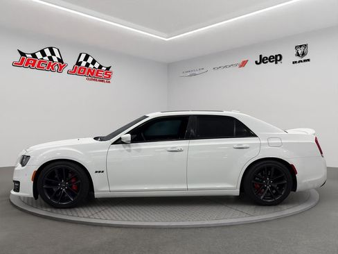 Used 2023 Chrysler 300 C image 3
