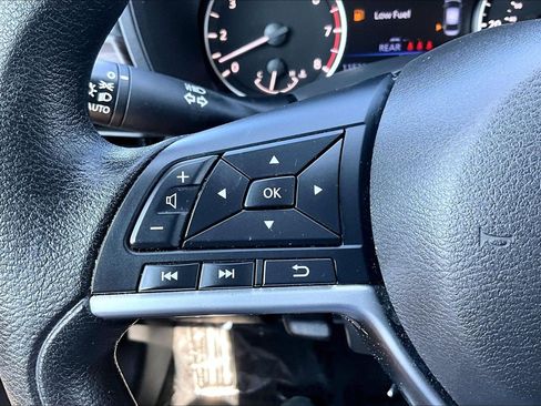 Used 2024 Nissan Altima 2.5 SV AWD/4WD image 17