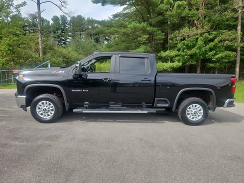 Used 2022 Chevrolet Silverado 2500 LT w/ Convenience Package AWD/4WD image 2