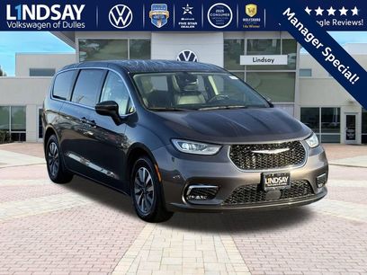 Used 2023 Chrysler Pacifica Touring-L
