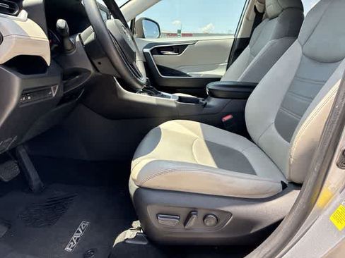 Used 2021 Toyota RAV4 XLE Premium FWD image 18
