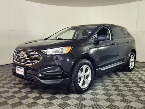 Certified 2021 Ford Edge SE image 3