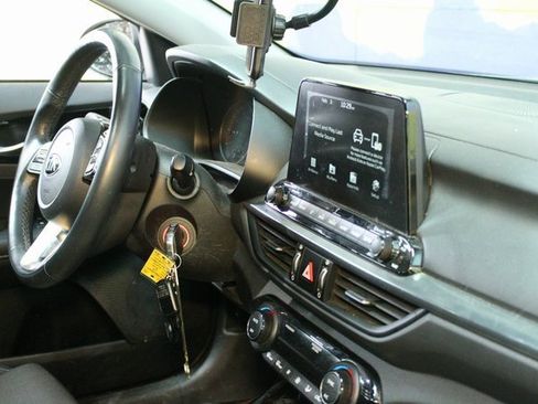 Used 2019 Kia Forte S w/ S Premium Package image 10