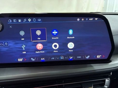 Used 2025 Chevrolet Traverse LT AWD/4WD image 41