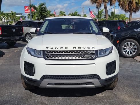 Used 2019 Land Rover Range Rover Evoque SE AWD/4WD image 2