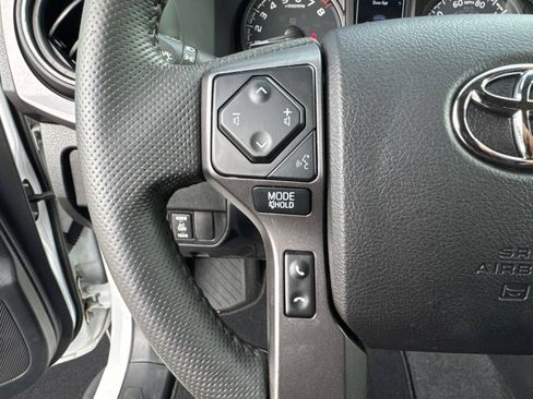 Used 2022 Toyota Tacoma TRD Off-Road w/ Technology Package AWD/4WD image 29