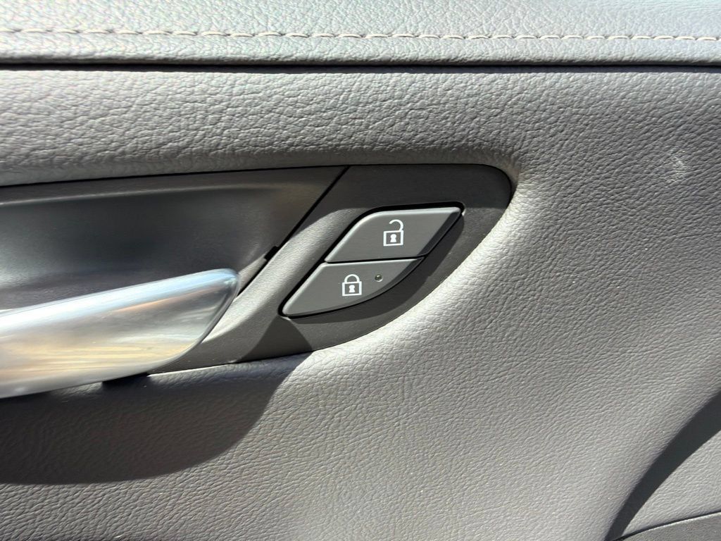 Used 2025 Cadillac XT4 Premium Luxury FWD image 25
