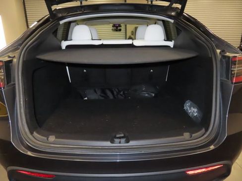 Used 2023 Tesla Model Y Long Range image 21