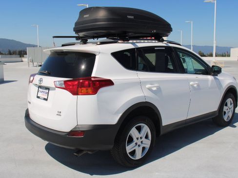 Used 2015 Toyota RAV4 LE AWD/4WD image 3