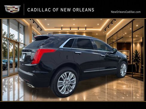 Used 2018 Cadillac XT5 Premium Luxury FWD image 3