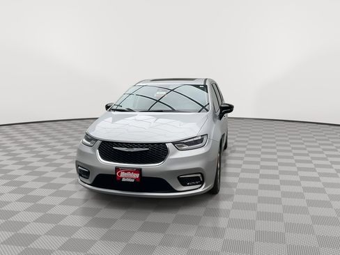 Used 2024 Chrysler Pacifica Limited image 38