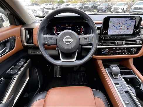 Used 2023 Nissan Pathfinder Platinum image 7