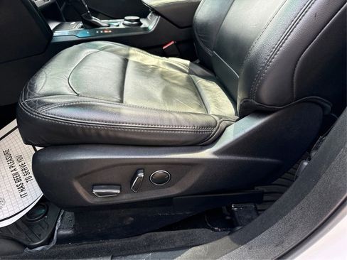 Used 2016 Ford Explorer XLT w/ Equipment Group 202A AWD/4WD image 18