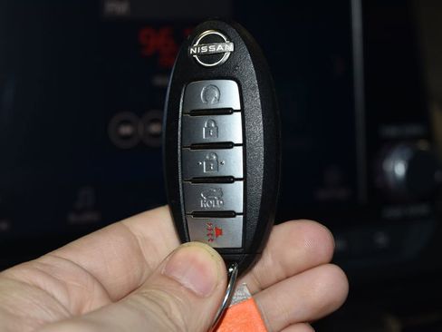 Used 2024 Nissan Altima 2.5 SV image 17