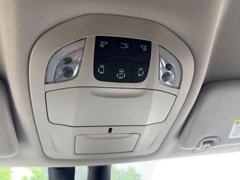 Used 2022 Chrysler Pacifica Touring-L w/ Uconnect Theater Family Group AWD/4WD image 31