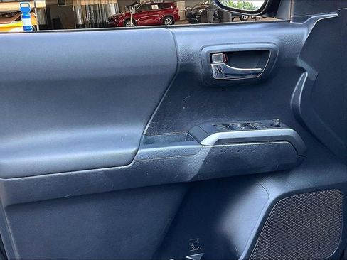 Used 2020 Toyota Tacoma TRD Sport AWD/4WD image 27