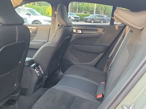 Used 2022 Volvo C40 P8 Recharge Ultimate AWD/4WD image 8