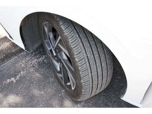 Certified 2025 Hyundai Elantra Sport FWD image 33