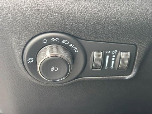 Used 2022 Jeep Compass Limited image 16