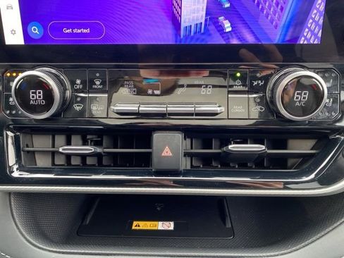 Used 2024 Toyota Highlander Platinum image 12