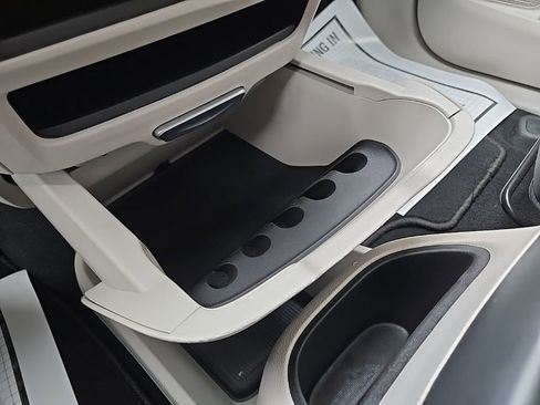 Used 2024 Chrysler Pacifica Touring-L image 59