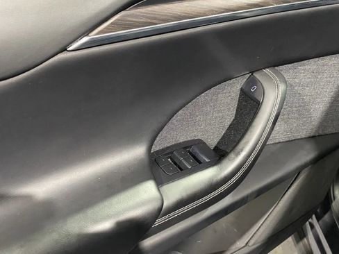 Used 2022 Tesla Model X image 11