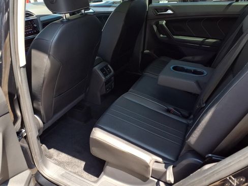 Used 2023 Volkswagen Tiguan SE w/ Panoramic Sunroof Package FWD image 19
