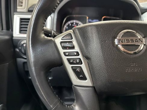 Used 2018 Nissan Titan SV w/ SV Convenience Package AWD/4WD image 17