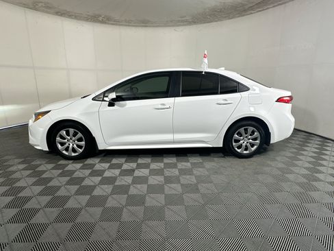 Certified 2025 Toyota Corolla LE FWD image 6