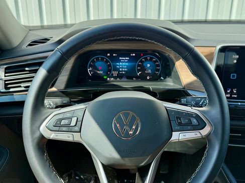 Used 2025 Volkswagen Atlas SE AWD/4WD image 25