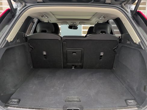 Used 2025 Volvo XC60 B5 Plus image 33