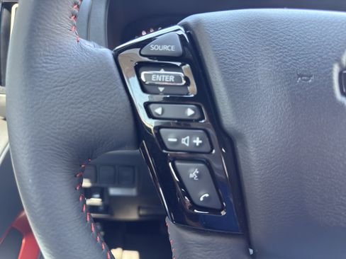 Used 2025 Nissan Frontier PRO-4X image 16