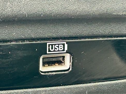 Used 2018 Chrysler Pacifica Touring-L w/ Advanced Safetytec Group FWD image 16