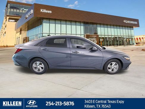 Used 2025 Hyundai Elantra SE w/ Cargo Package FWD image 9