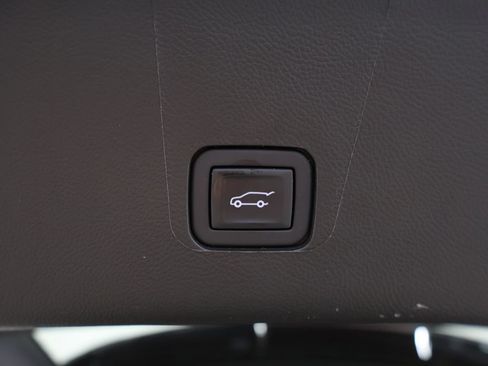 Used 2023 Chevrolet Traverse LT FWD image 22