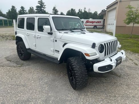 Used 2021 Jeep Wrangler Unlimited Sahara AWD/4WD image 1