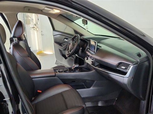 Certified 2025 Nissan Rogue SV image 36