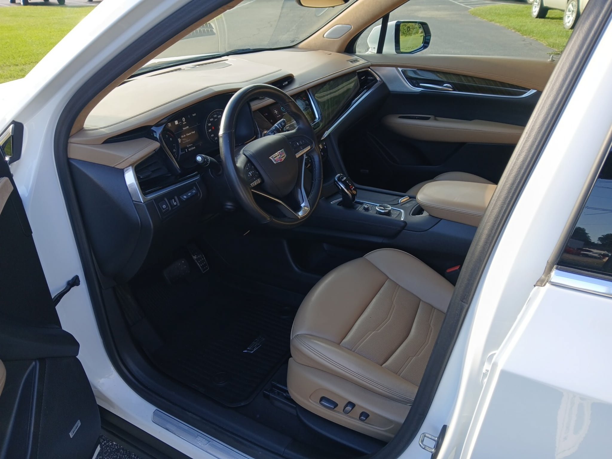 Used 2022 Cadillac XT6 Premium Luxury w/ Platinum Package AWD/4WD image 8